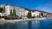 Hotel Kristal ligger på strandpromenaden i Opatija og hotellet er ideelt til at slappe af og få ny energi.