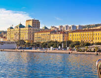 Byen Rijeka ligger ca. 15 km fra hotellet, og er Kroatias tredje største by med mange spennende severdigheter.