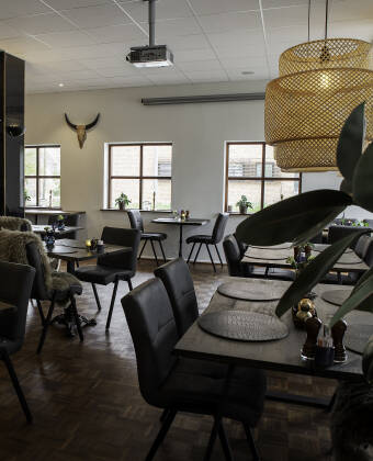 Das moderne Restaurant des Hotels Medi