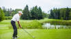 Golfer freuen sich über 18-36-Loch-Plätze im Umkreis von 10-30 km.