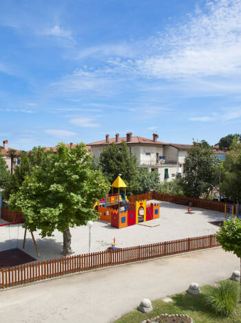 You can bring the whole family to the Hotel Marina. For the youngest, the mini club and playground are particularly popular.