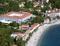 Hotel Marina ligger i Moscenicka Draga, vid en av Adriatiska havets vackraste stränder.