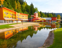 Entspannen Sie an einem kleinen See, der mit frischem Bergquellwasser gespeist wird.