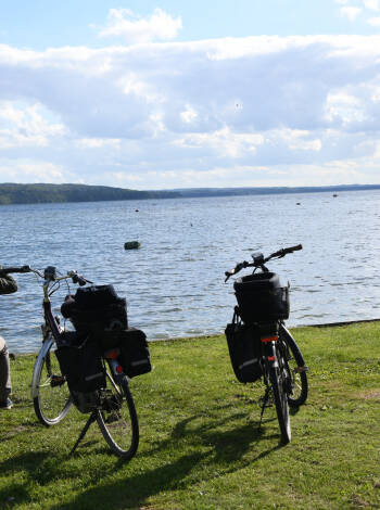 Summer days are perfect for outdoor activities like biking, trekking, fishing, rowing, and various water sports on Lake Mjøsa.