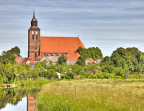 Bo centralt i den mer än 750 år gamla staden Altentreptow, i centrum av Mecklenburg Vorpommern.