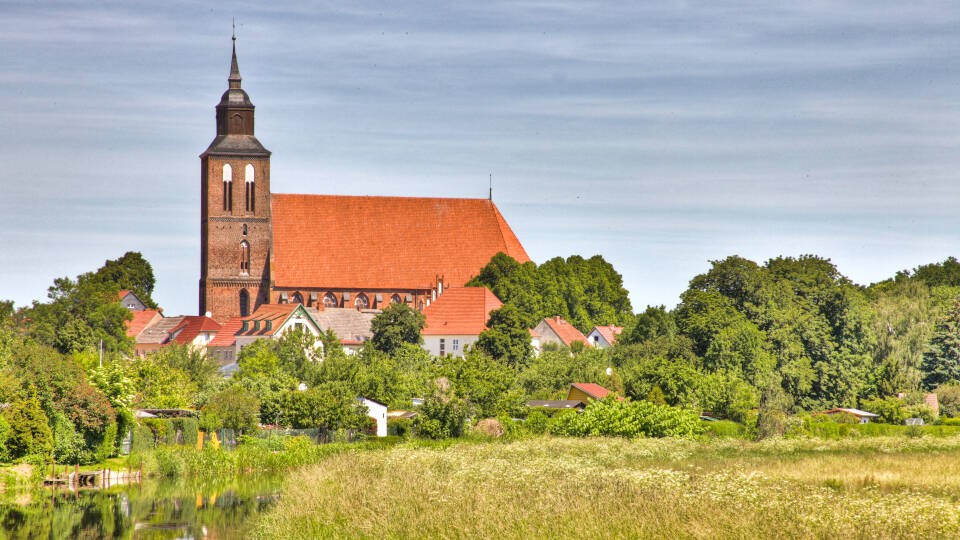 Stay in the center of the more than 750 years old town Altentreptow, in the center of Mecklenburg Vorpommern.