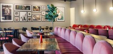 Njut av en utsökt måltid på Veroni, hotellets italienska restaurang.
