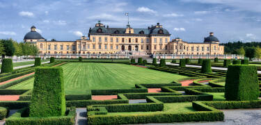 Besök vackra Drottningholms slott, som finns med på UNESCO:s världsarvslista.