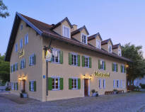 Classik Hotel Martinshof venter på dig med 64 værelser og en fantastisk beliggenhed i det historiske centrum af München-Riem.