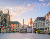 Start your discovery tour at the famous Marienplatz.