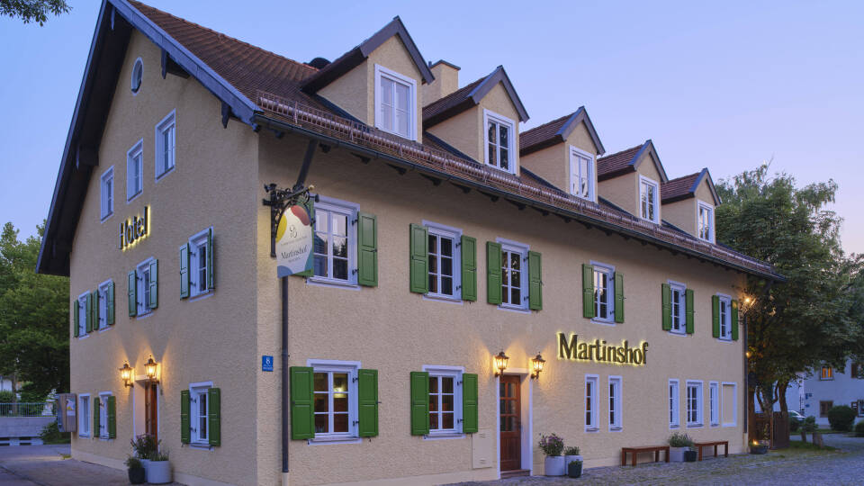 The Classik Hotel Martinshof awaits you with its 64 rooms in a fantastic location in the historic centre of Munich-Riem.