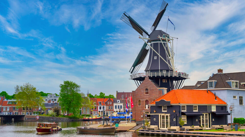 Utforska Amsterdams stadskärna eller fördjupa dig i Haarlems unika kultur.