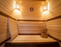 Hver hytte har egen badstue for perfekt avslapning.