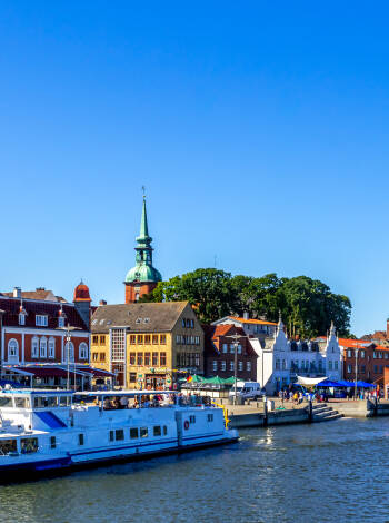 Damp serves as an ideal base for trips to Kappeln, Kiel, Eckernförde, or the Viking village of Haithabu.