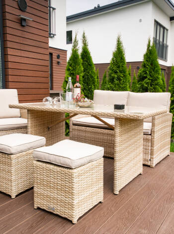 For outdoor dining, a high-quality gas barbecue is provided on the terrace.