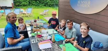 Benytt dere av gratis Kids Club med lek og kreative aktiviteter for barn fra 6 til 12 år i skoleferiene.