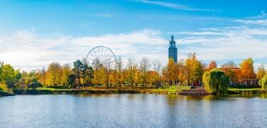 Entspannen Sie sich im Stadtpark Rotehorn, dem beliebtesten Ausflugsziel Magdeburgs und Zentrum für kulturelle und sportliche Veranstaltungen.