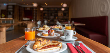 Sie erhalten ein reichhaltiges, schmackhaftes und abwechslungsreiches Frühstücksbuffet.