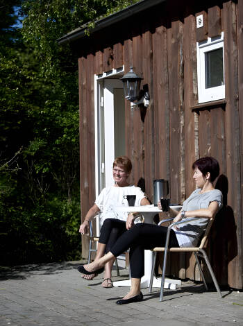 Ni känner er snabbt som hemma på de mysiga rummen som ligger i stugor.