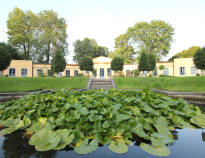 Hotel Botanika erbjuder vacker utsikt över Linnés botaniska trädgård.