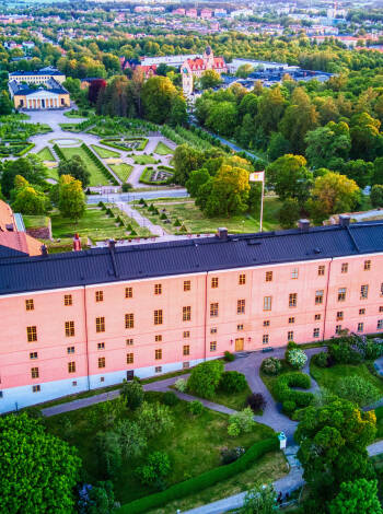 Duvan Hotell ligger bare en kort spasertur unna, og det historiske Uppsala slott er lett tilgjengelig.