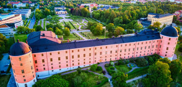 Det historiske Uppsala Slot ligger kun en kort gåtur fra Duvan Hotell og er let tilgængeligt for gæsterne at udforske.