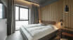Sov i vakkert designede rom med en koselig og innbydende atmosfære.