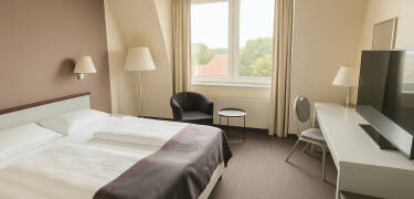 Bo i moderne, minimalistiske rom med gratis minibar og rask Wi-Fi.