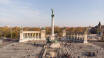 Heltepladsen er en af de største pladser i Budapest. Her ligger Museum of Fine Arts og Palace of Art.
