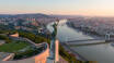 Gellért Hill har den bästa utsikten över Budapest och floden Donau.