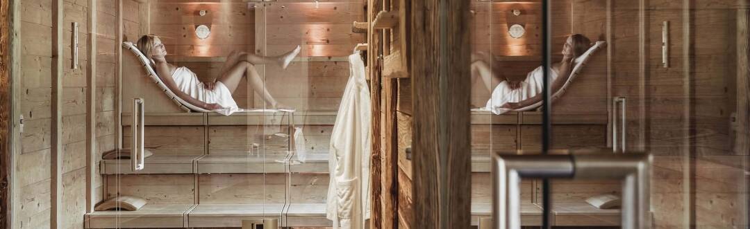 Pure Entspannung in der Saunawelt! Finnische Sauna, Biosauna, Dampfbad und Infrarotkabinen stehen zur Verfügung.
