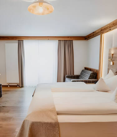 Fühlen Sie sich wie zuhause in einem der stilvollen Zimmer oder Suiten.