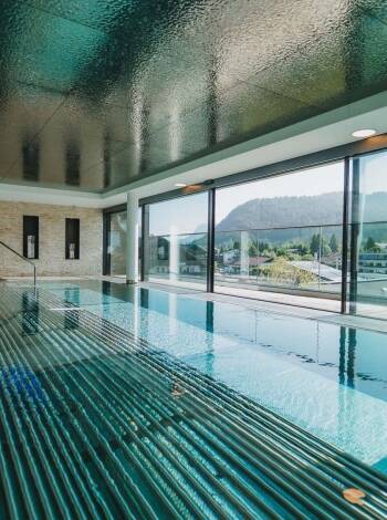 Hotellet har ett omfattande panoramaspabad på 2 500 m² fördelat över fyra våningar.
