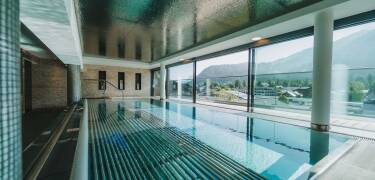 Hotellet har ett omfattande panoramaspabad på 2 500 m² fördelat över fyra våningar.