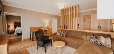 Fühlen Sie sich wie zuhause in einem der stilvollen Zimmer oder Suiten.