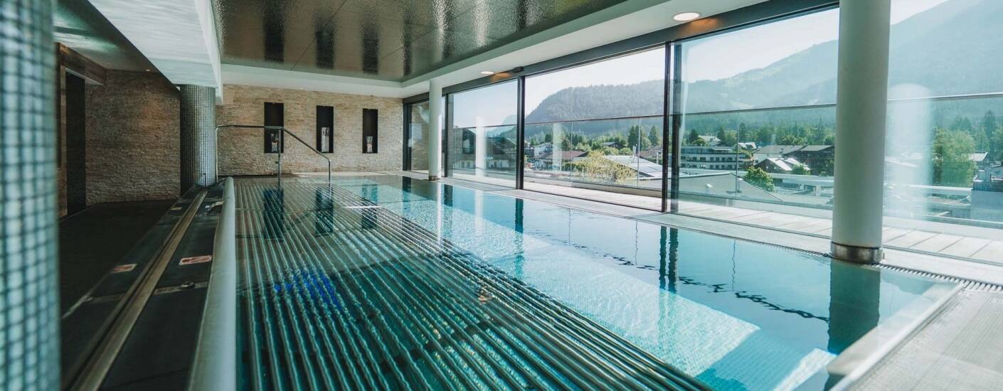 Hotellet har ett omfattande panoramaspabad på 2 500 m² fördelat över fyra våningar.