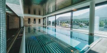 Hotellet har ett omfattande panoramaspabad på 2 500 m² fördelat över fyra våningar.