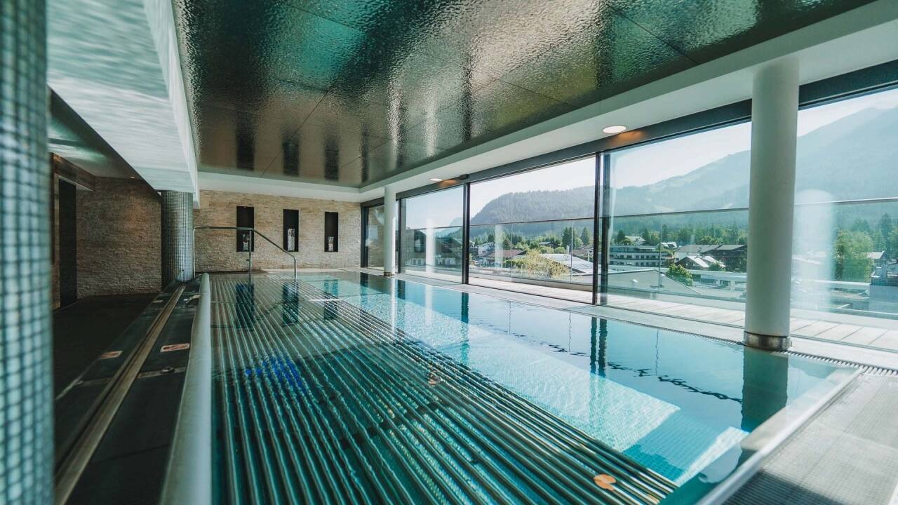 Hotellet har ett omfattande panoramaspabad på 2 500 m² fördelat över fyra våningar.