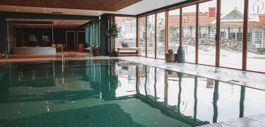 Smögens Hafvsbad erbjuder ett brett utbud av wellnessfaciliteter, inklusive pool, bubbelpool och spabehandlingar.