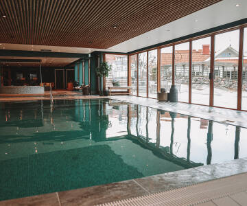 Smögens Hafvsbad erbjuder ett brett utbud av wellnessfaciliteter, inklusive pool, bubbelpool och spabehandlingar.