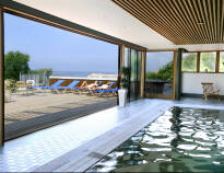 Smögens Hafvsbad offers a wide range of wellness facilities, including a swimming pool, whirlpool and spa treatments.