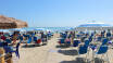 Genießen Sie den kostenlosen Strandservice am hoteleigenen Sandstrand.