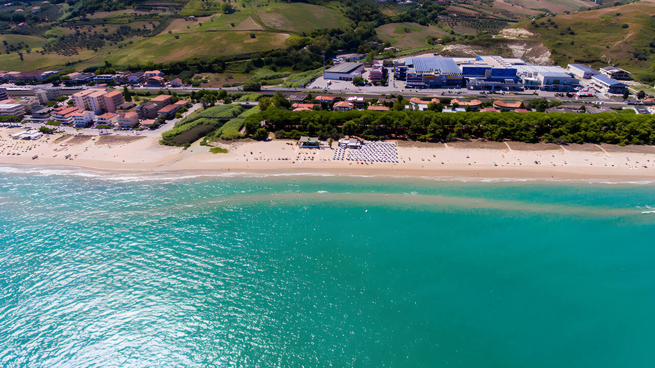 HG Hotel Orizzonte offers an unbeatable panoramic position, right on the edge of the hills and right in front of the sea!