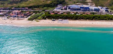 HG Hotel Orizzonte har en uovertruffen panoramisk beliggenhed, lige på kanten af bakkerne og lige ved havet!