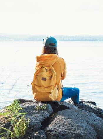 Hier haben Sie die Möglichkeit, zahlreiche Outdoor-Abenteuer zu erleben, darunter Wandern, Segeln, Angeln und Radfahren entlang malerischer Küstenwege.