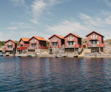 Orust er kendt for sin smukke natur, små gårdbutikker og livlige fiskerlandsbyer.