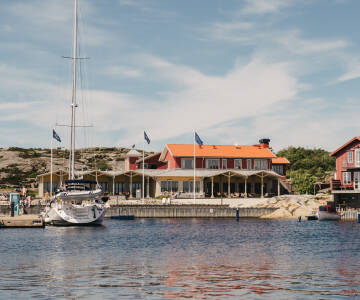 Private Marina mit Gäste- und Dauerliegeplätzen heißt Segler willkommen, die mit dem Boot anreisen.
