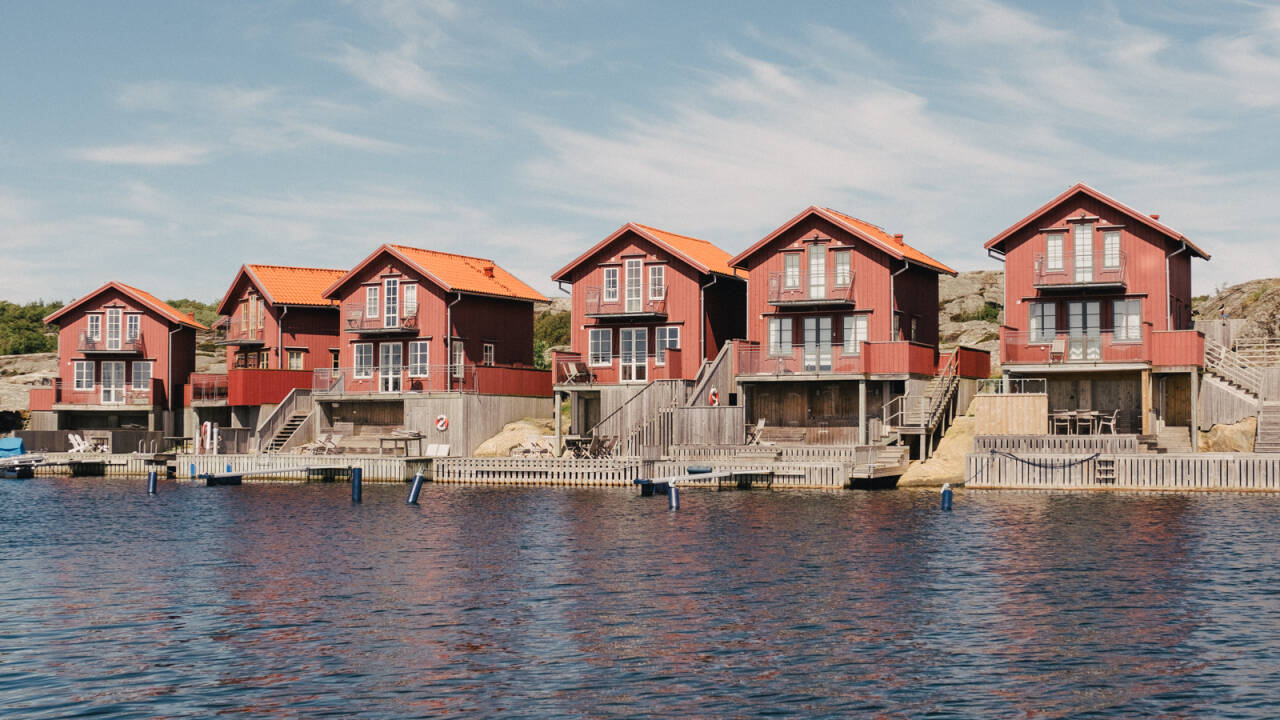 Orust er kendt for sin smukke natur, små gårdbutikker og livlige fiskerlandsbyer.
