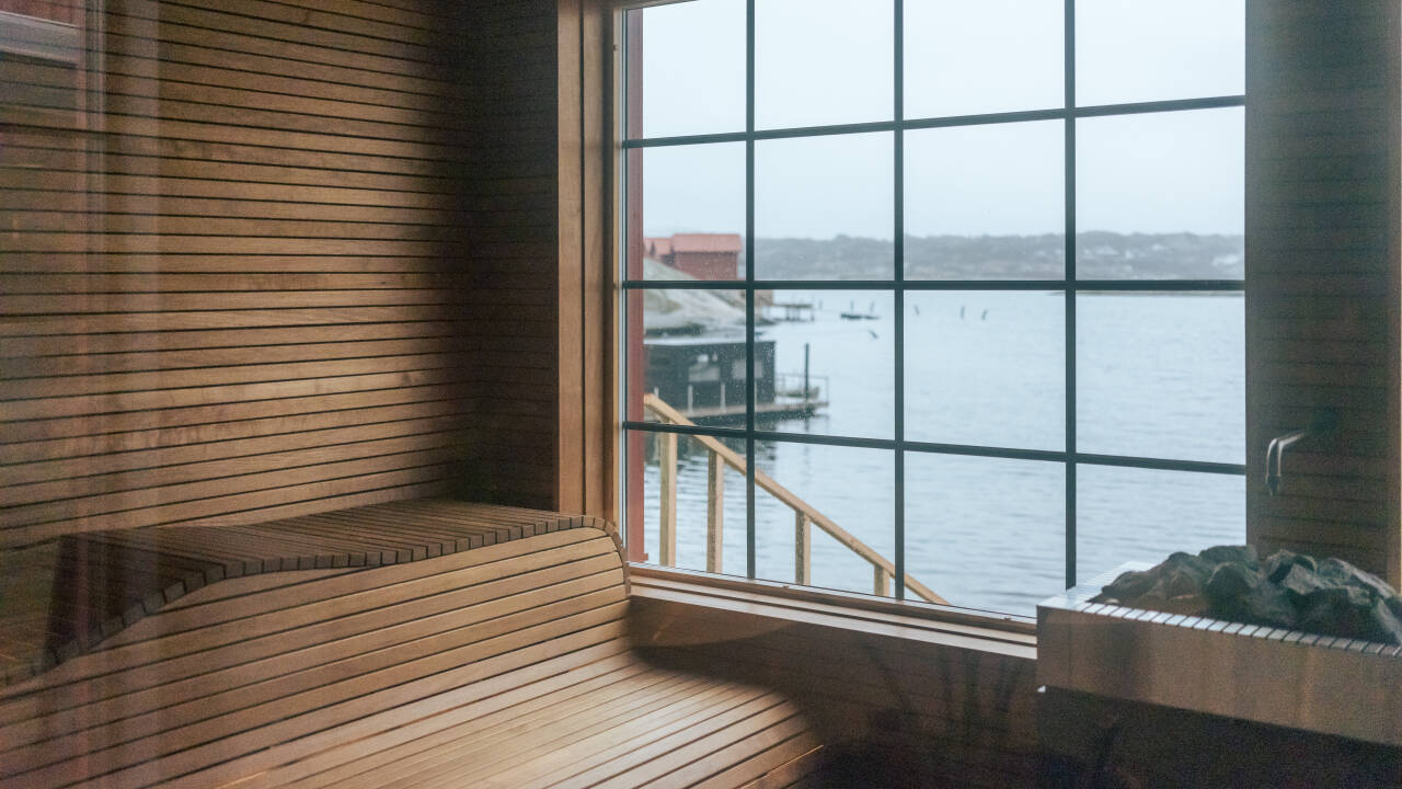 Slap af i den eksklusive spa ved havet med havudsigt og en traditionel saunaflåde.