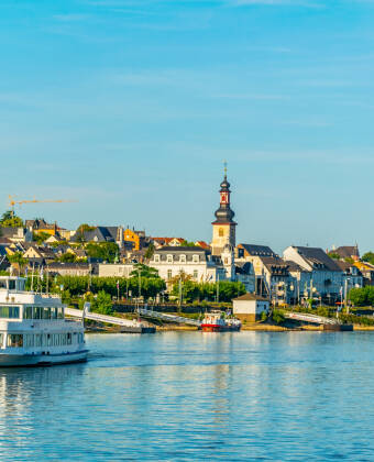 Åk på en kryssning! Det romantiska landskapet i Rheingau beundras bäst från vattnet.